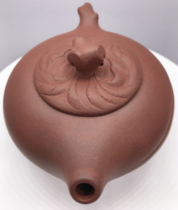 1970年羅漢壺(紅紫砂)(作者:中國宜興) 