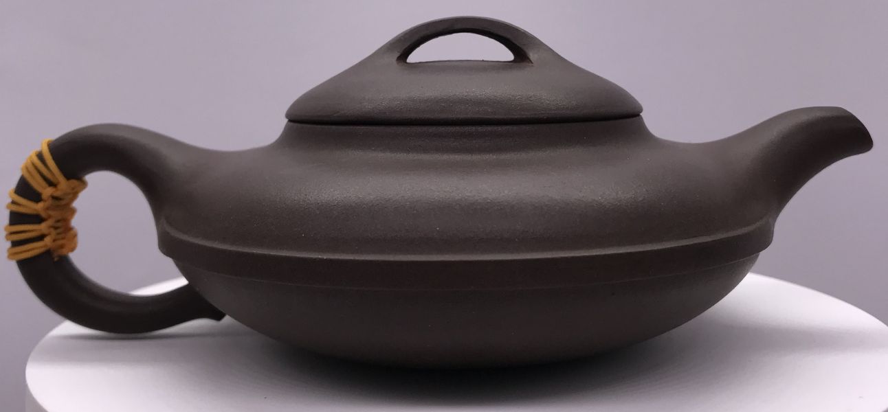 1982年線圓壺(作者:荊溪方製)(紫砂) 