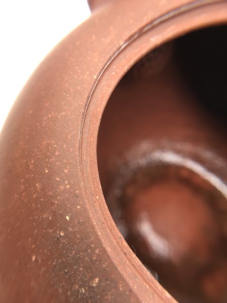 1960年葡萄松鼠豐收壺(作者:德順生)(紫砂清水泥) 