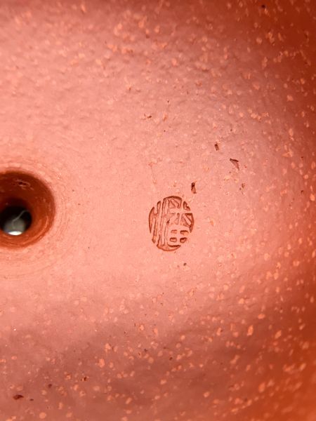 早期輟球紅土茶壺(作者:潘寧(國家級助理工藝美術師)) 