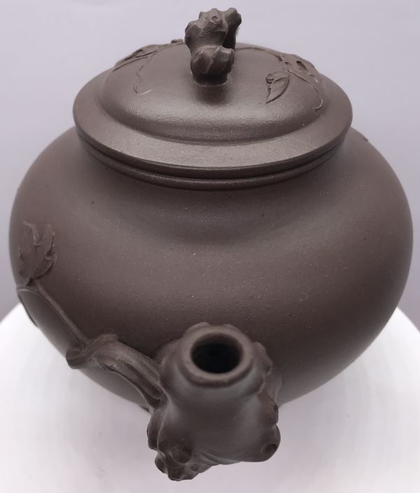 1970年中葡萄報春豐收(中國宜興) 