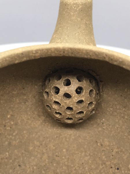 1990年(段泥)鴿嘴壺(作者:中國宜興) 