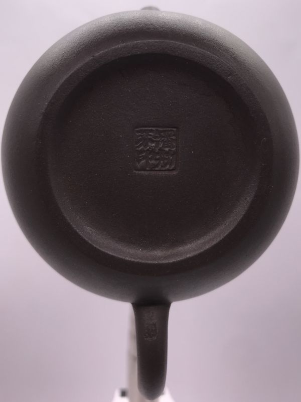 1990年小西施壺(黑鐵砂)(作者:潘井力芬) 