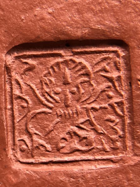 1980年蓮子茶壺(朱泥)(作者:清末花印(不詳)) 