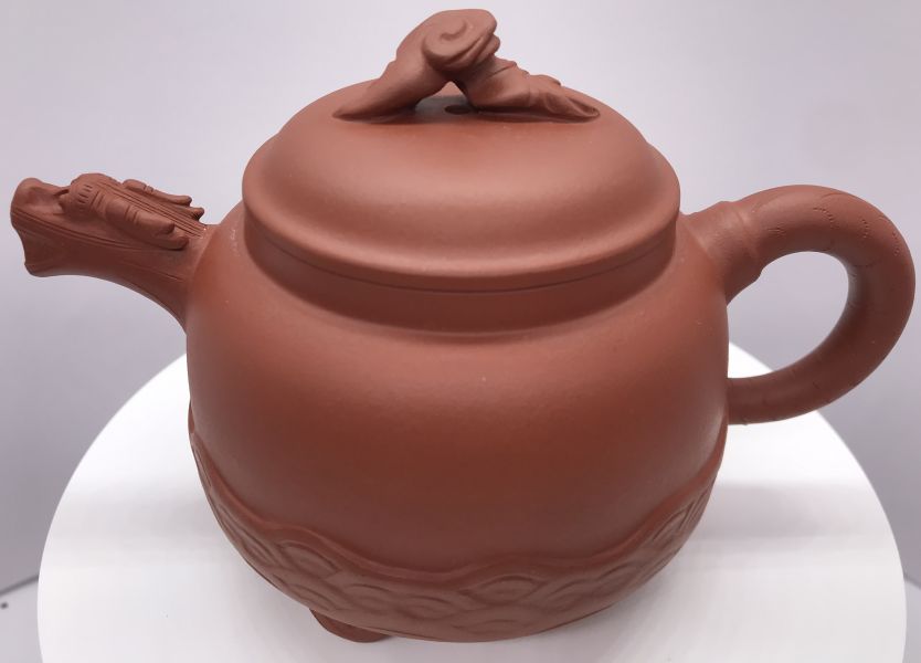 1970年三角雲散壺(紅土)(作者:謝曼倫) 