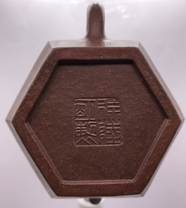 1990年僧帽壺(紫砂容砂)(作者:徐陸明) 