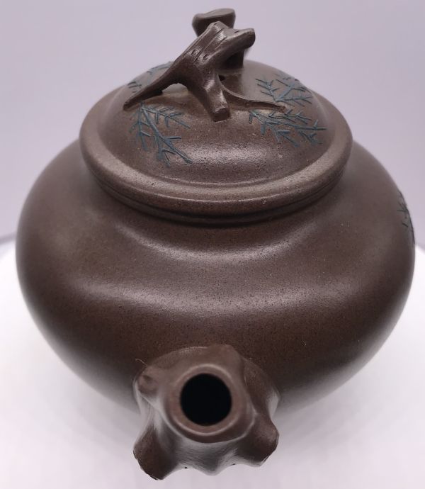 1980年(中型)松報春壺(作者:徐莉紅)(紫砂) 