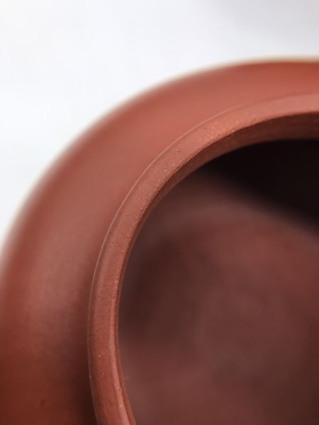 1995年蜂窩輟球壺(朱泥)(作者:夏梅林) 