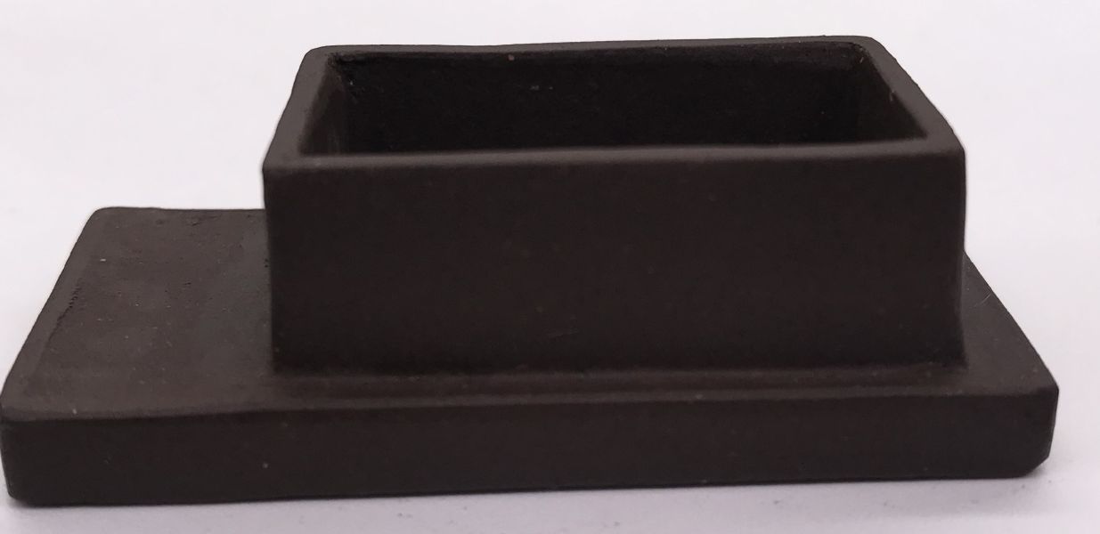 1980年(紫砂)(紅土)扁壓橢圓壺(作者:徐萍(樂人刻)) 