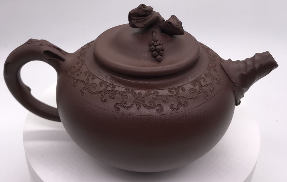 1980年如意松鼠葡萄茶壺 