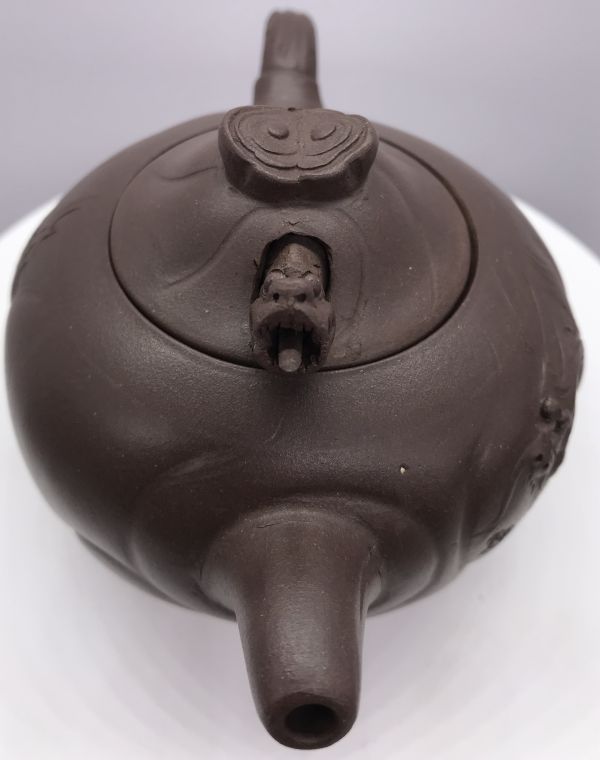 1980年魚化龍(紫砂)茶壺(作者:蔣勤華) 