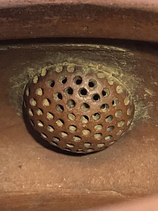 1970年早期圓扁壺(紫砂)(作者:張國華) 