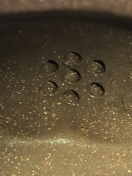 1980年繡球如意壺(作者:中國宜興)(紫砂容砂) 