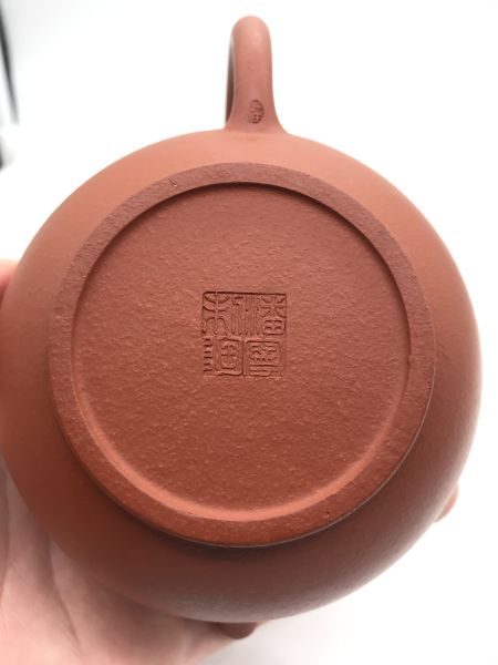 早期輟球紅土茶壺(作者:潘寧(國家級助理工藝美術師)) 