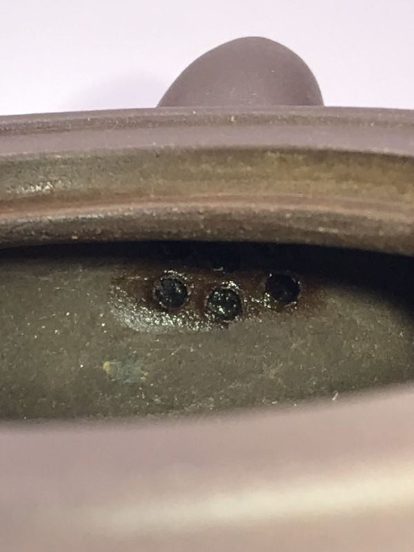 1980年牛蓋圓珠壺(紫砂)(作者:周蘭芳) 