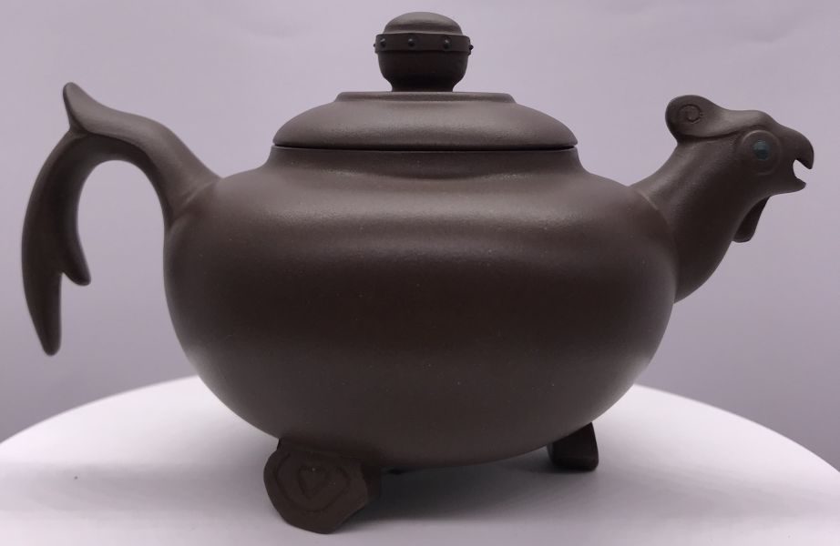 1985年天雞壺(高級紫砂+綠泥珠點)(作者:陳旭娟) 