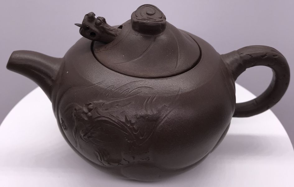 1980年魚化龍(紫砂)茶壺(作者:蔣勤華) 