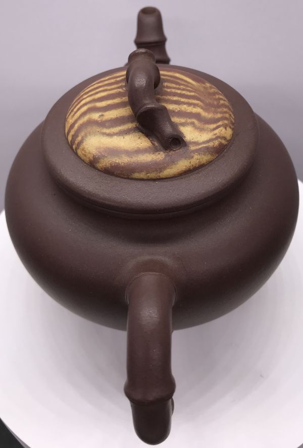 1980年竹報春(中)(紫砂)(作者:沈文嬌) 