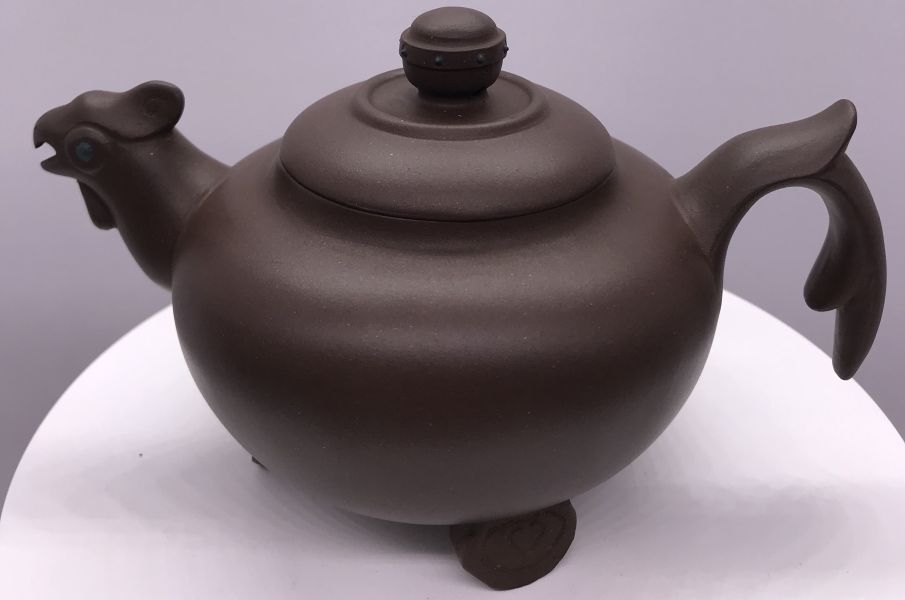 1985年天雞壺(高級紫砂+綠泥珠點)(作者:陳旭娟) 