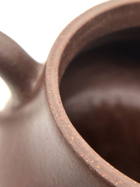 1980年留佩壺作者:徐新妹(紫砂) 