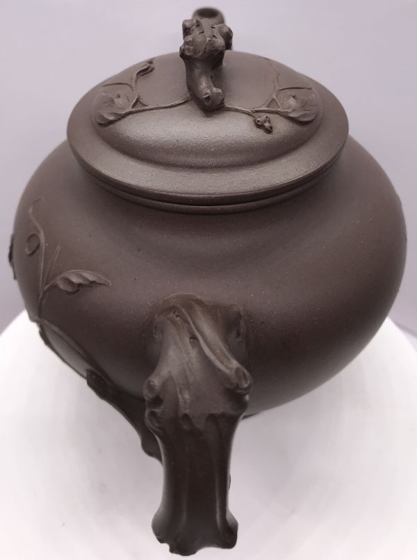 1970年中葡萄報春豐收(中國宜興) 