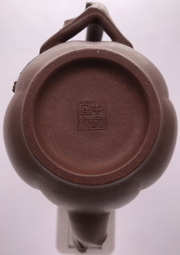 1980年小高梅壺(紫砂清水泥)(中國宜興) 