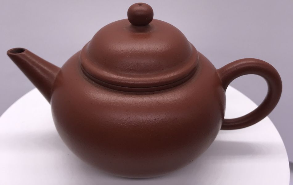 1985年標準壺(8杯)(紅土)(作者:高海庚) 