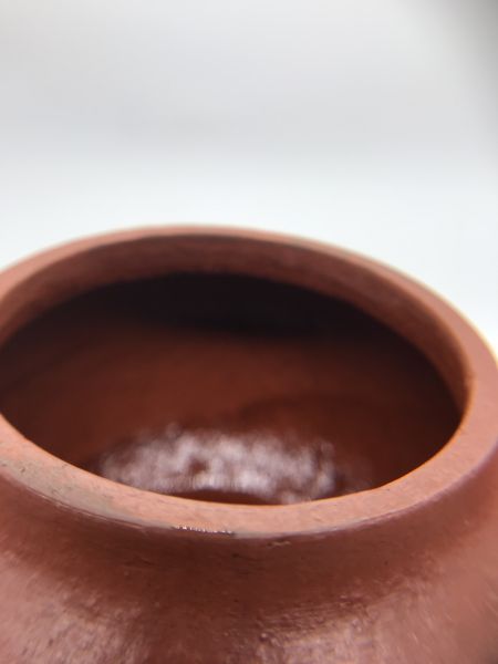 1980年蓮子茶壺(朱泥)(作者:清末花印(不詳)) 