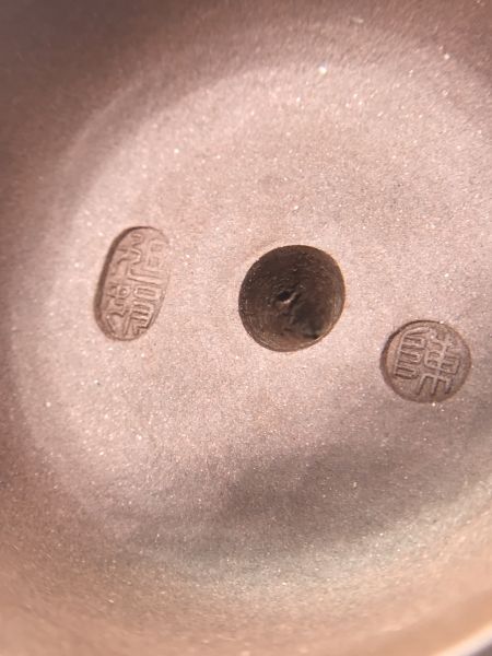 1985年天雞壺(高級紫砂+綠泥珠點)(作者:陳旭娟) 