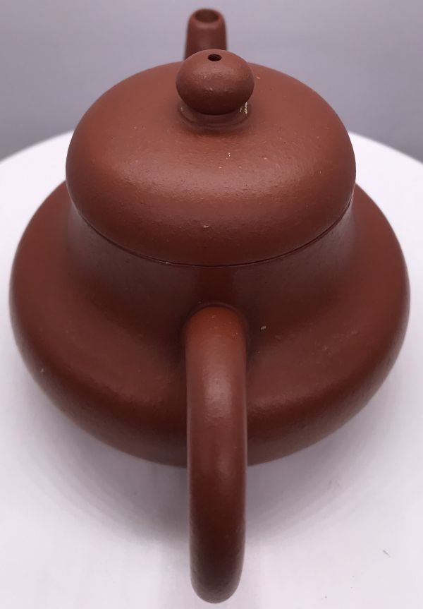 1992年矮恩亭壺(容殺朱泥)(作者:王春齋) 