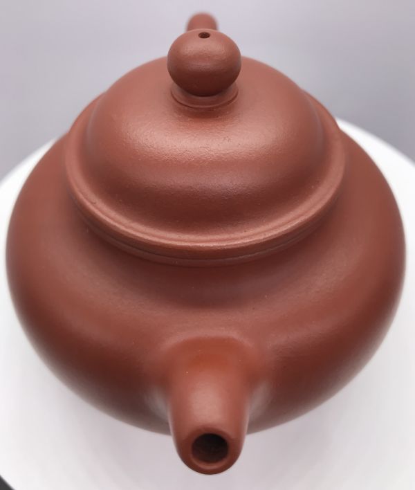 1995年蜂窩輟球壺(朱泥)(作者:夏梅林) 