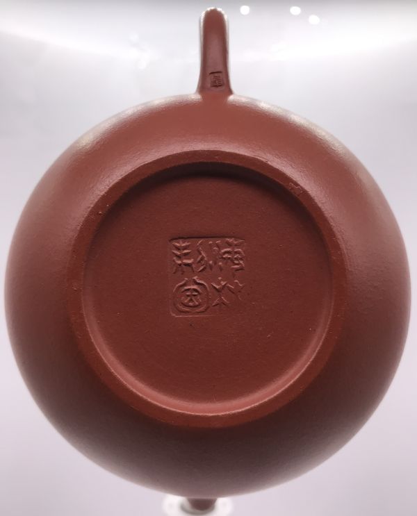 1995年蜂窩輟球壺(朱泥)(作者:夏梅林) 