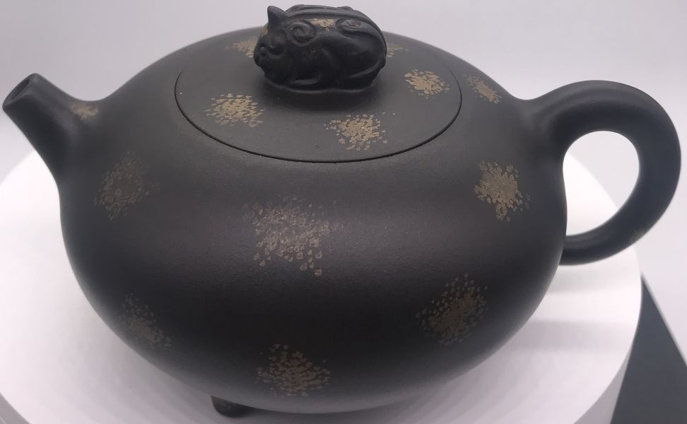 1990年三角吉祥獸茶壺 