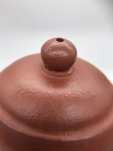 1980年蓮子茶壺(朱泥)(作者:清末花印(不詳)) 