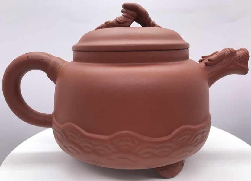 1970年三角雲散壺(紅土)(作者:謝曼倫) 