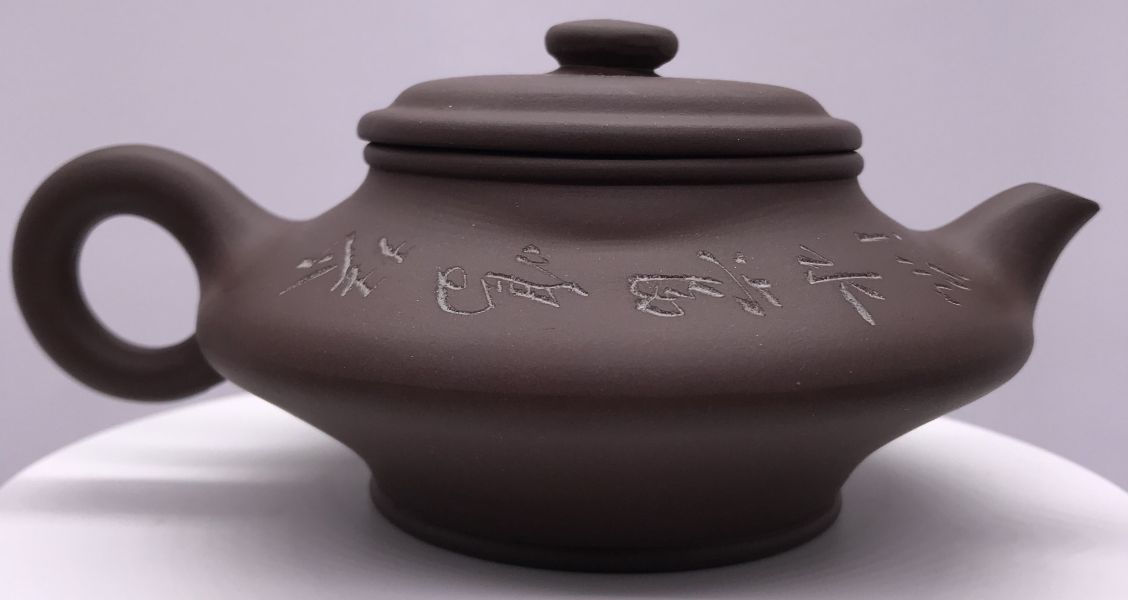 1990年後扁燈壺(紫砂)(作者:呂靜芷) 