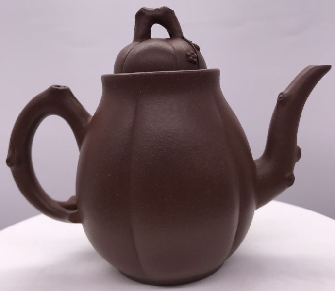 1980年小高梅壺(紫砂清水泥)(中國宜興) 