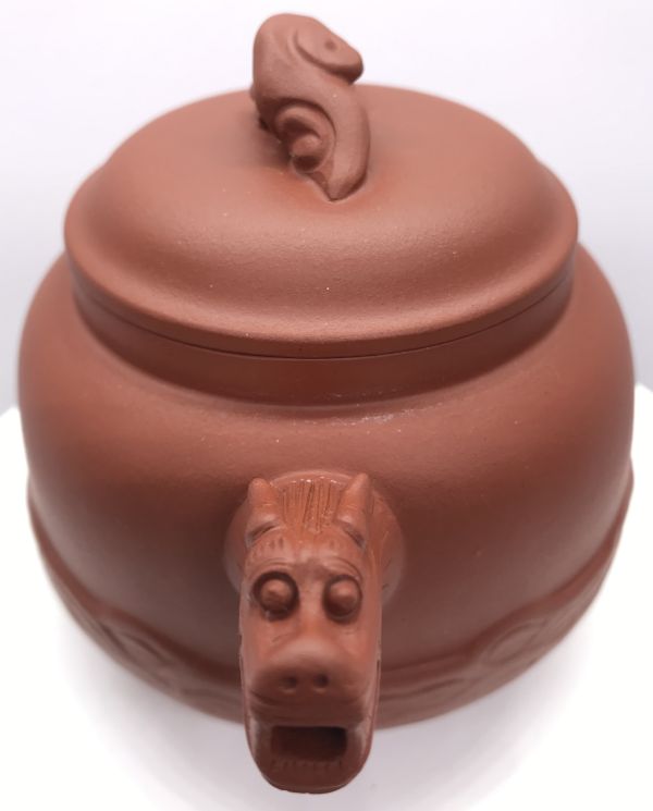 1970年三角雲散壺(紅土)(作者:謝曼倫) 