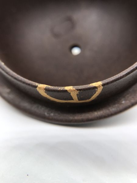 1980年(中型)松報春壺(作者:徐莉紅)(紫砂) 