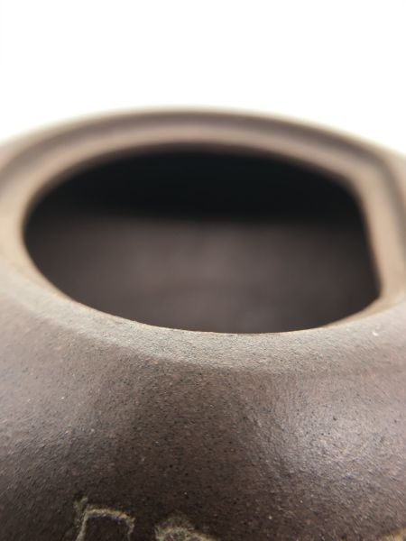 1982年碧泉(紫砂)(作者:荊溪于)1982年碧泉(內紫外紅)(作者:高志娟)不拆賣 