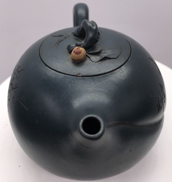 1990年綠泥壽桃壺 