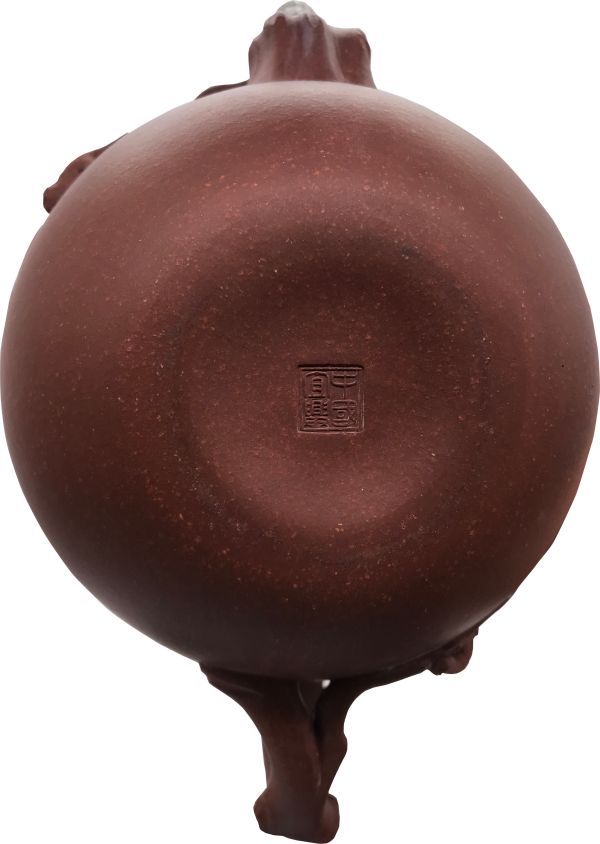 1960年葡萄松鼠豐收壺(作者:德順生)(紫砂清水泥) 