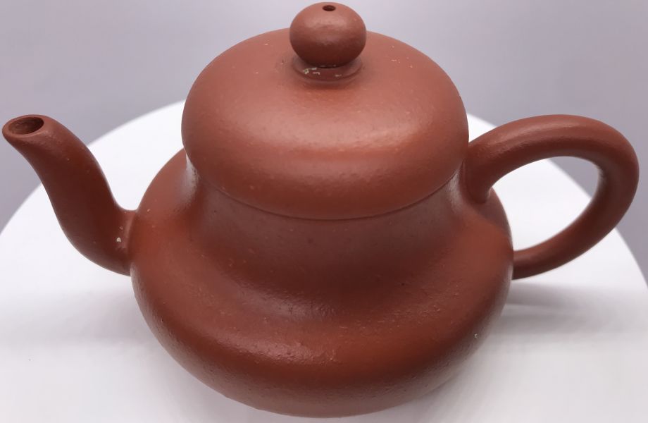 1992年矮恩亭壺(容殺朱泥)(作者:王春齋) 