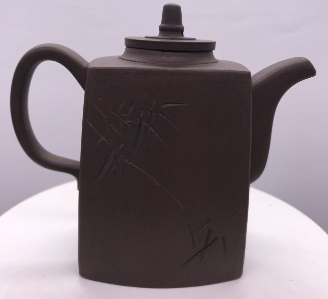 1982年82小品四方水壺(紫砂)(作者:黃秉英) 