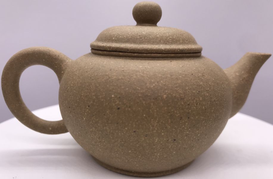 1990年(段泥)鴿嘴壺(作者:中國宜興) 