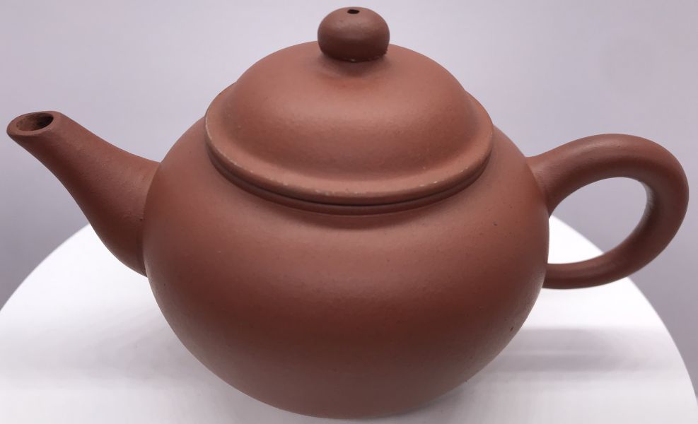 1970年內紫外紅鴿嘴壺(中國宜興) 