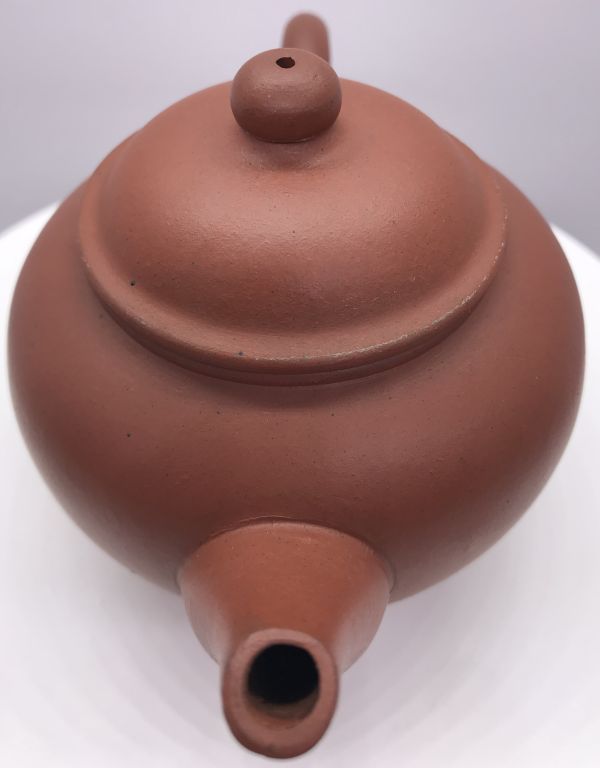 1970年內紫外紅鴿嘴壺(中國宜興) 