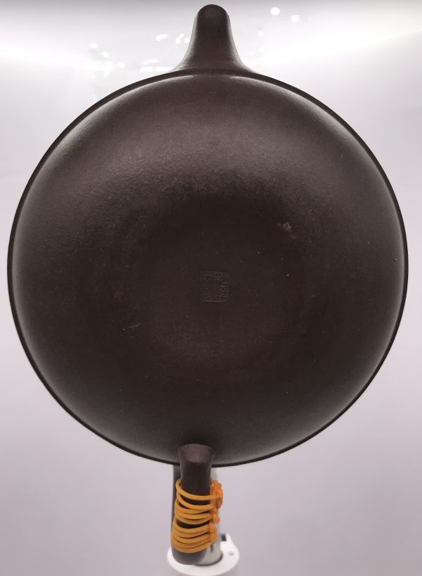 1982年線圓壺(作者:荊溪方製)(紫砂) 