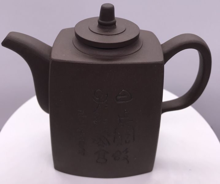 1982年82小品四方水壺(紫砂)(作者:黃秉英) 