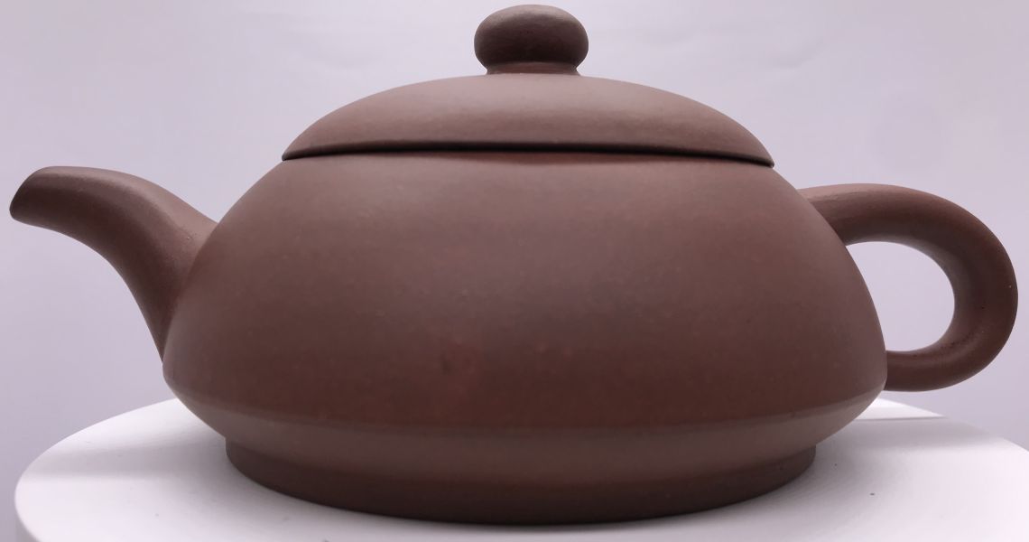 1970年早期圓扁壺(紫砂)(作者:張國華) 